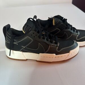 Nike DUNK Disrupt Low in Black size 10 women’s